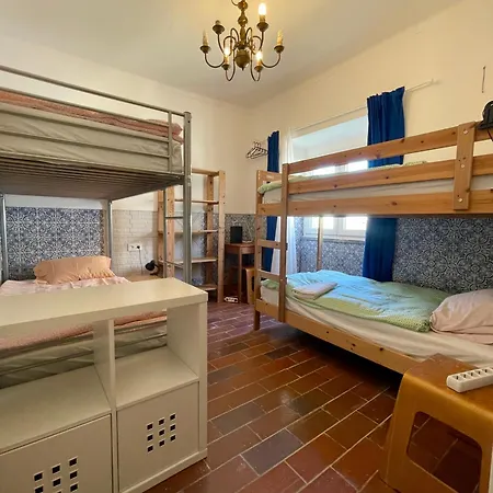 Native Surfhouse Hostel *