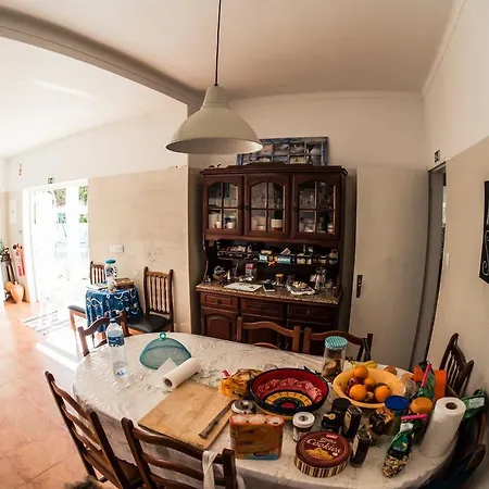 אכסניה Native Surfhouse *